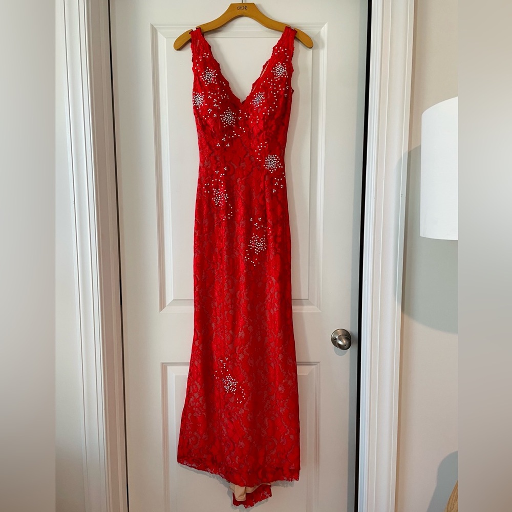 Gorgeous Jovani Red Fitted Lace Sheath Gown Dress size 2